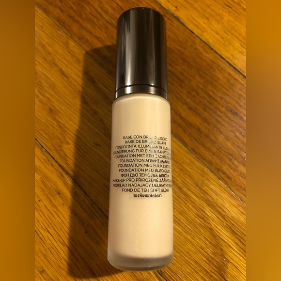 Hourglass - Ambient Soft Glow Foundation (color 5) - Picture 4 of 6